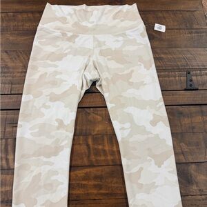 Old Navy Women's Camo Leggings - Beige and Cream